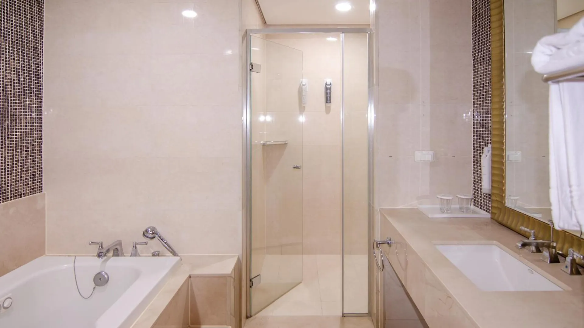 Centum Convention Hotel In Centum 부산광역시 4*,  대한민국